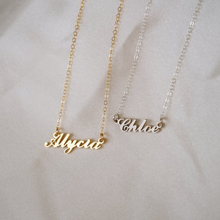 Carrie Name Necklace