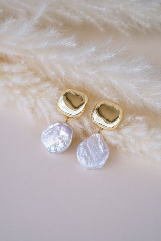 Leila Pearl Earrings