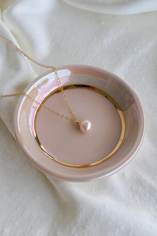 Evelyn Single Pearl Necklace