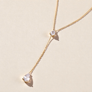 Georgina – Lasso-Halskette im Birnenschliff