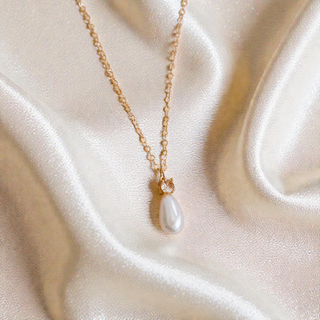 Laurel Teardrop Pearl Necklace