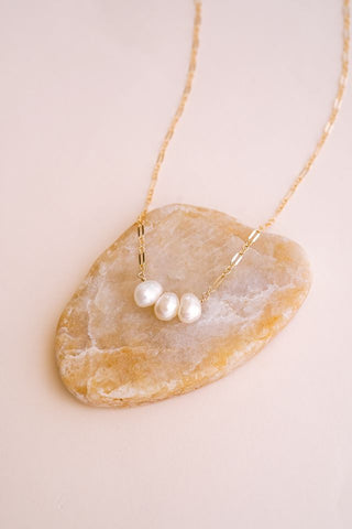 Gwen Pearl Necklace