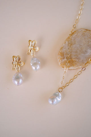 Elowen Pearl Pendant Necklace