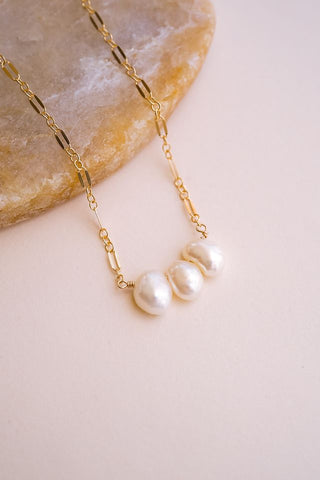 Gwen Pearl Necklace