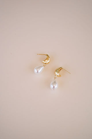 Ella Pearl Drop Earrings