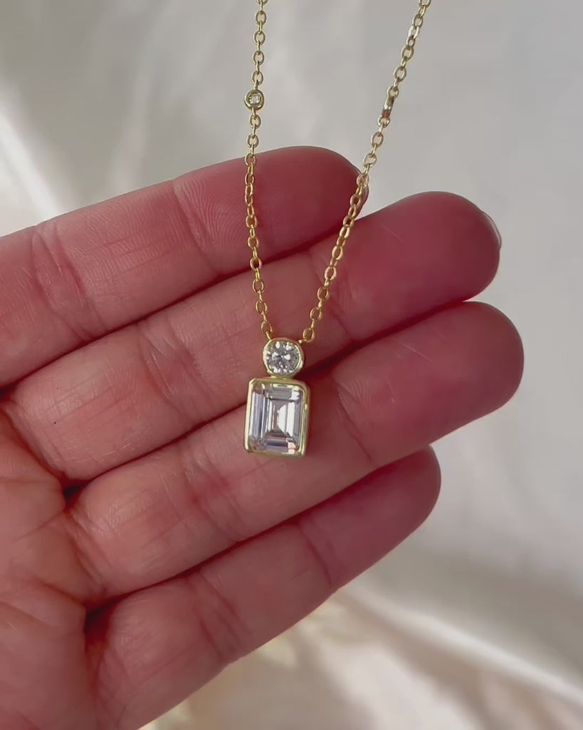 Margot Pendant Necklace — product video