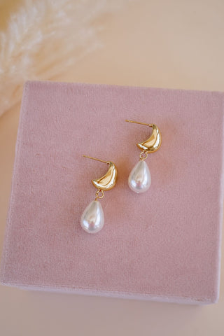 Ella Pearl Drop Earrings